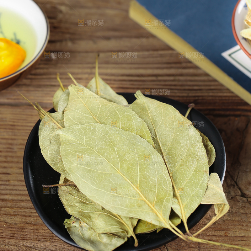 盘子里放着香叶
