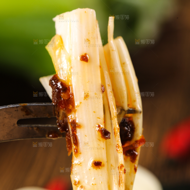 蘸酱的大葱