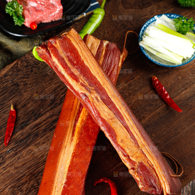 木底上的腊肉