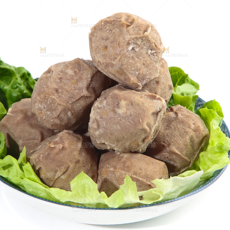 白底上放着一盘手工牛肉丸