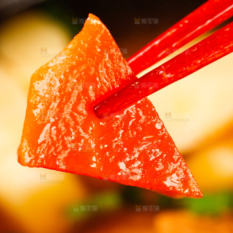 汤碗里放着山药肉汤