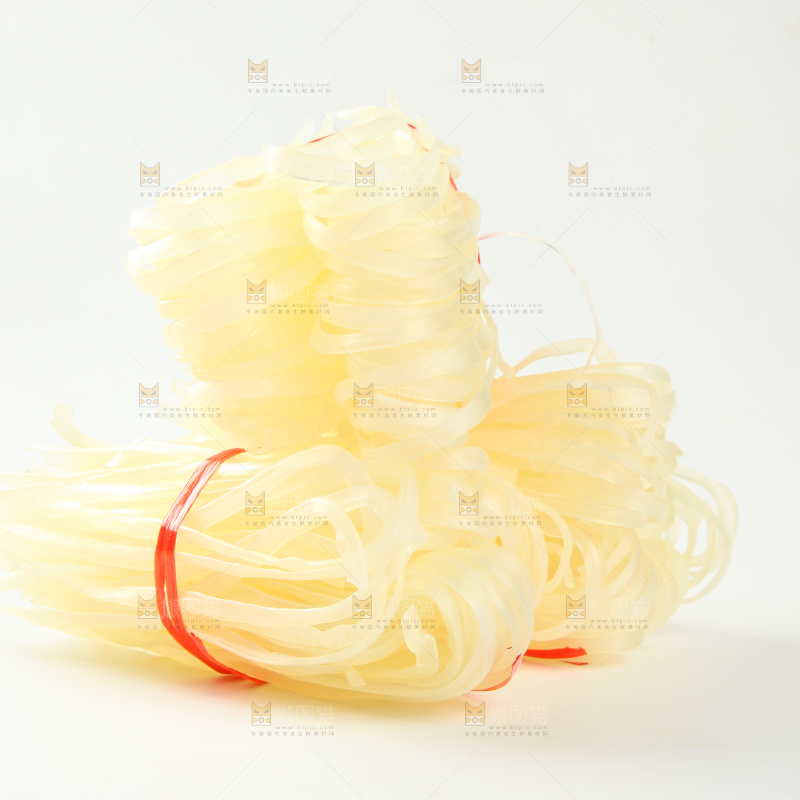 白底上的干河粉