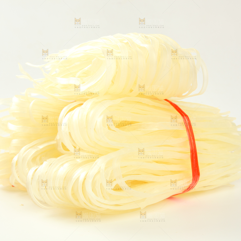 白底上的沙河粉