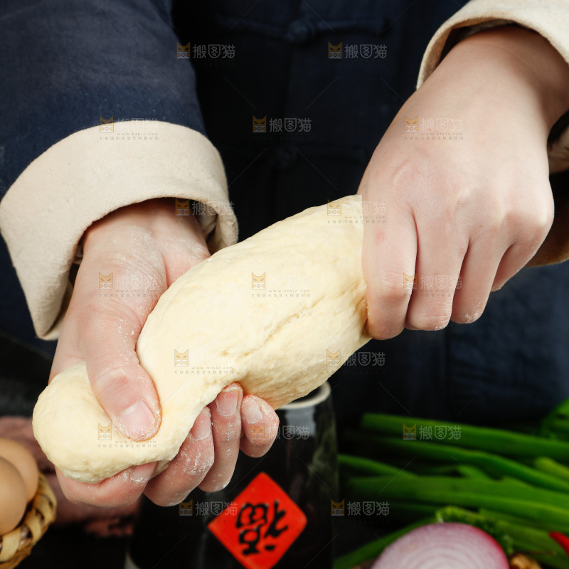 手拿面团
