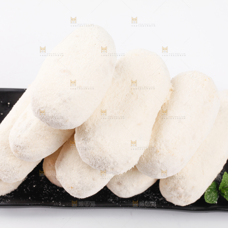 盘子里装着雪枣