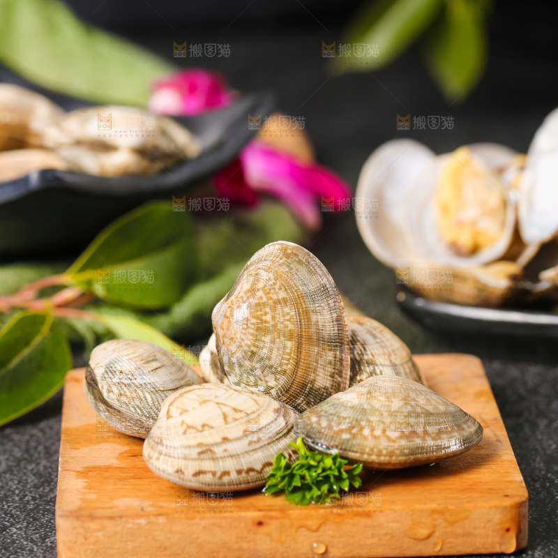 木板上的鲜活花甲