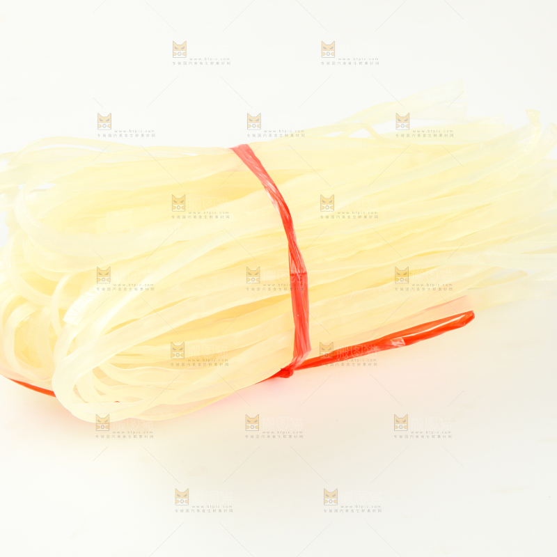 白底上的干河粉