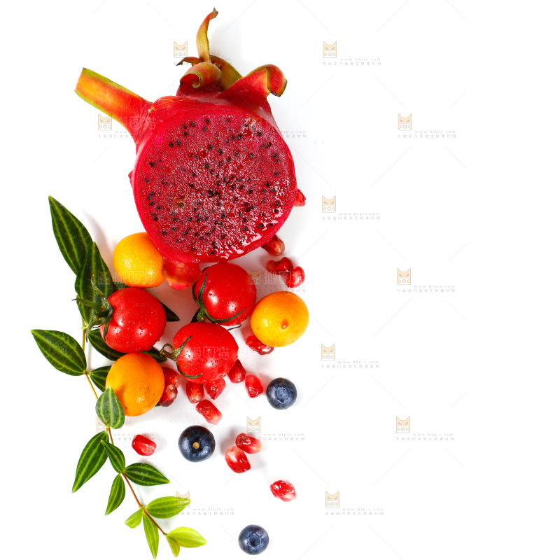 白底上摆放着水果组合