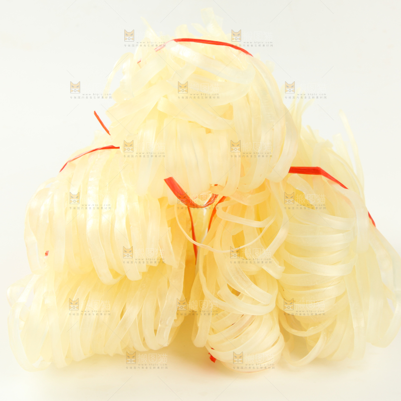 白底上的干河粉
