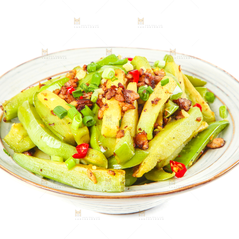 盘子里装着红烧茄子