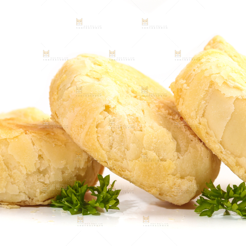 苏式月饼放在白底上