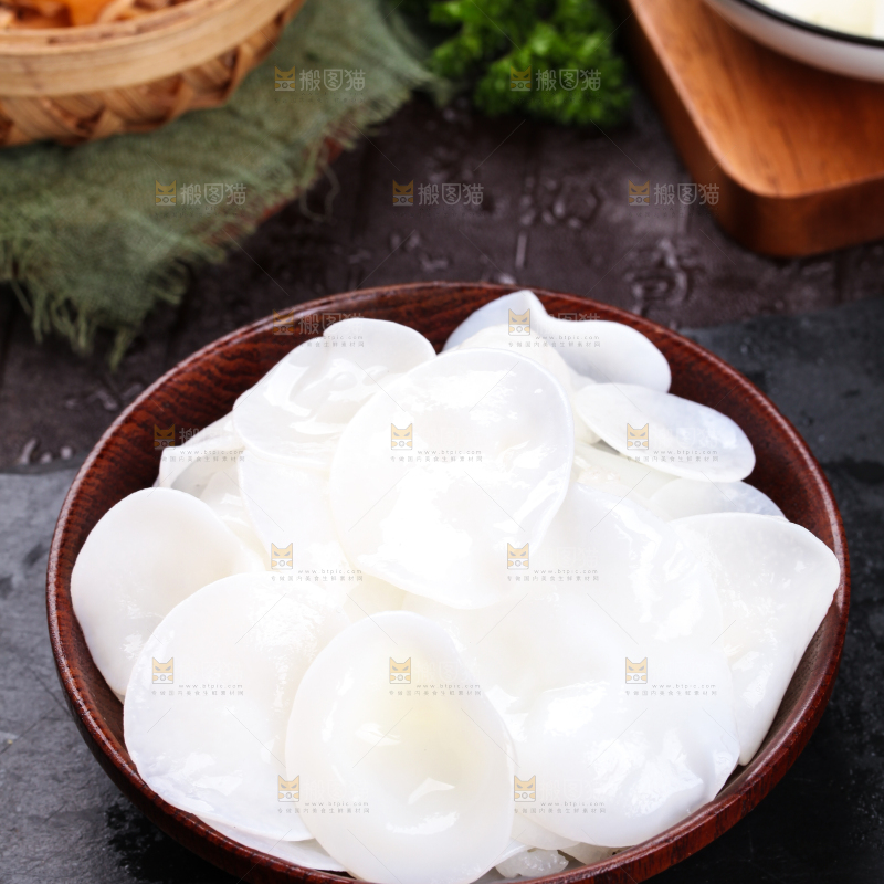 碟子里装着白木耳