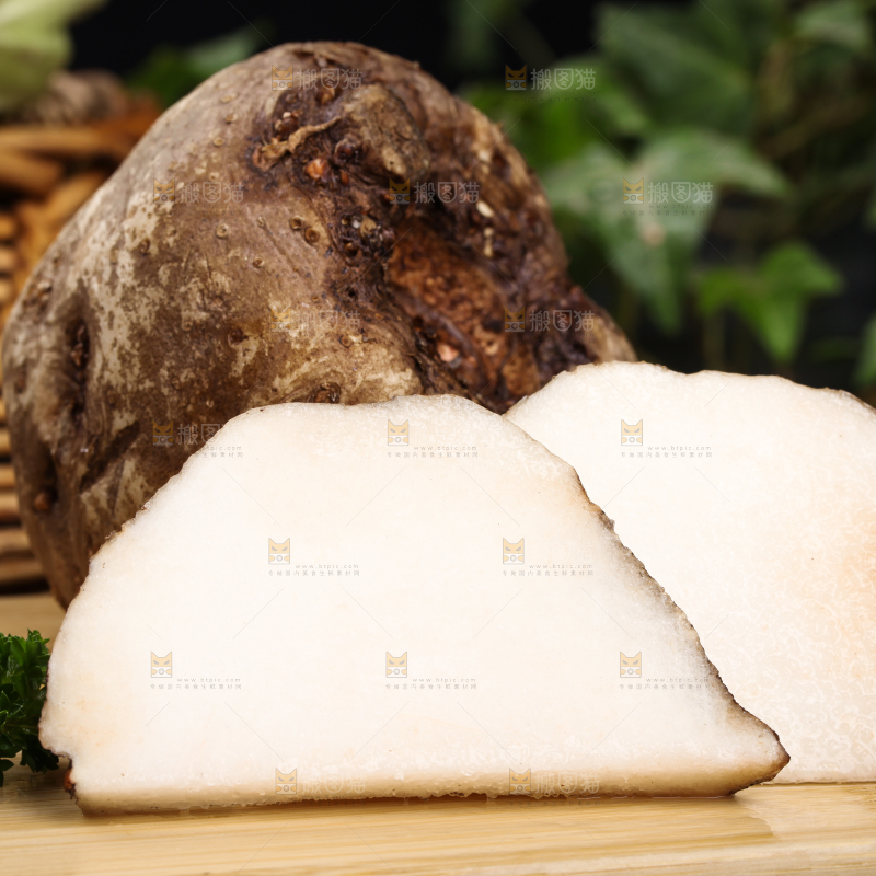 木底上摆放着魔芋