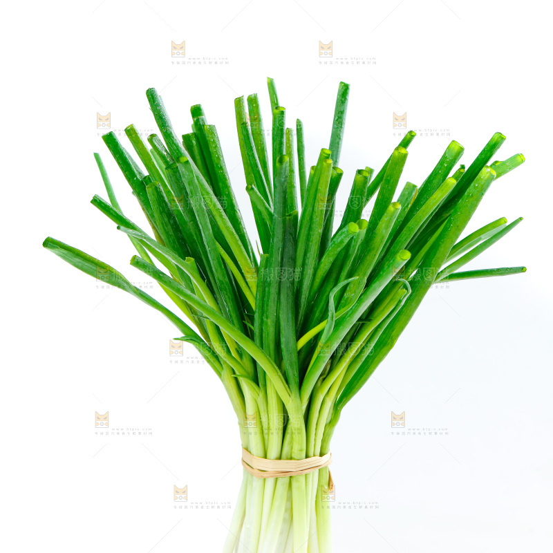 白底上放着小香葱