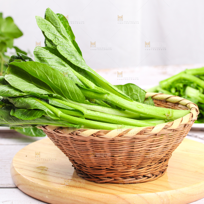 篮子里装着菜苔