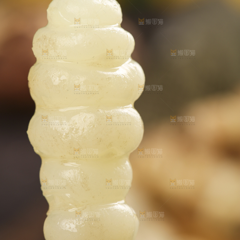深底上的螺丝菜