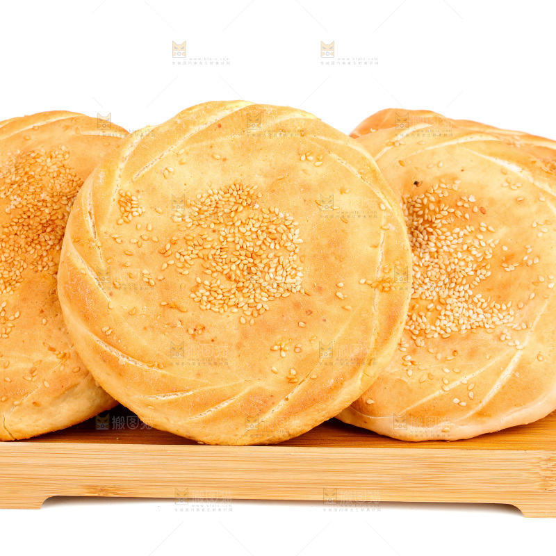白底上放着烧饼