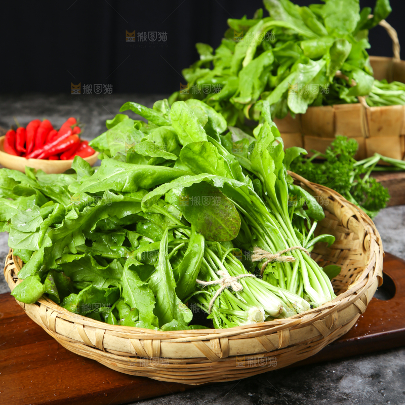 篮子里装着芥菜