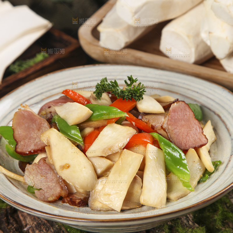 盘子里的杏鲍菇炒肉