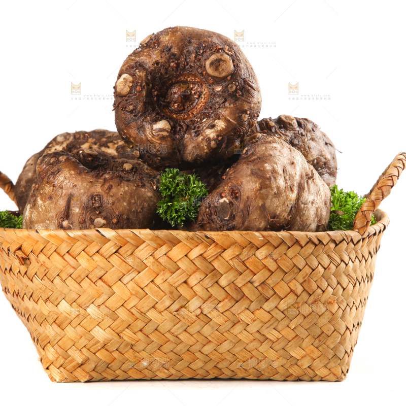 篮子里装着云南新鲜魔芋