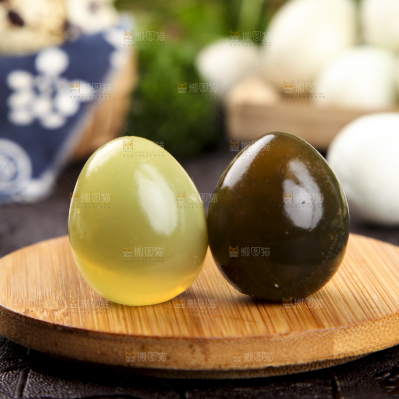 木底上的无铅鹌鹑皮蛋