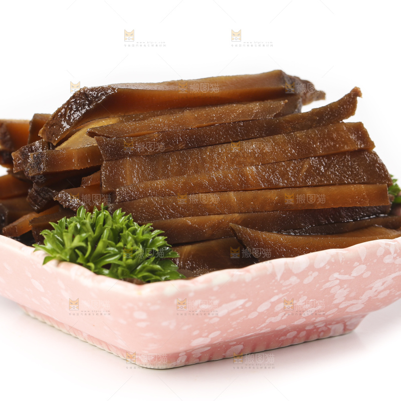 盘子里装着襄阳大头菜