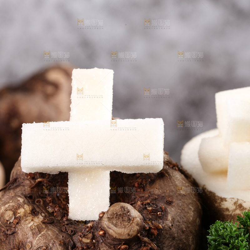 深底上的魔芋果肉