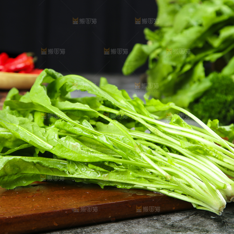 篮子里装着芥菜