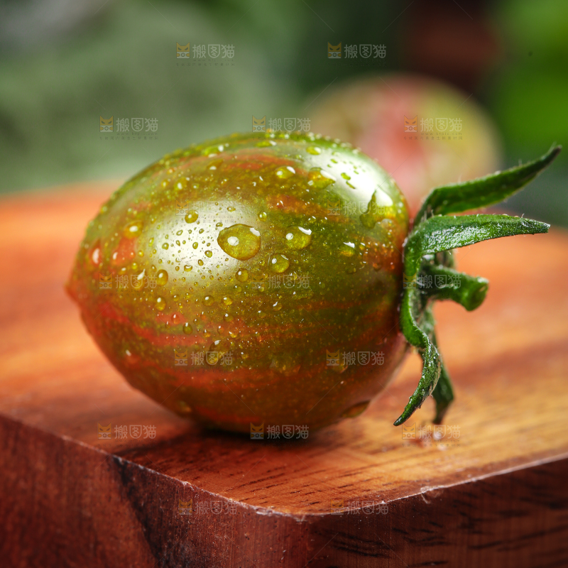 木底上的迷彩西红柿