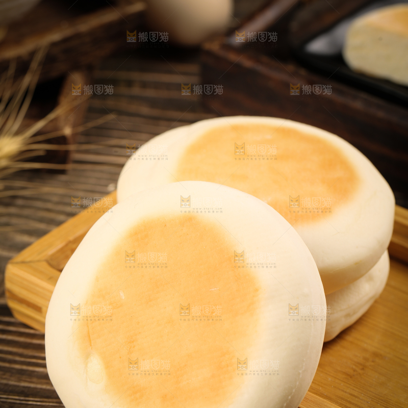 盘子里装着奶香饼