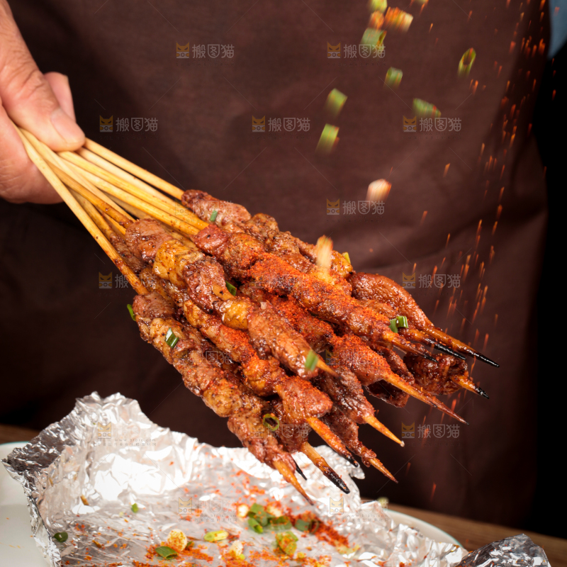 手拿烤串