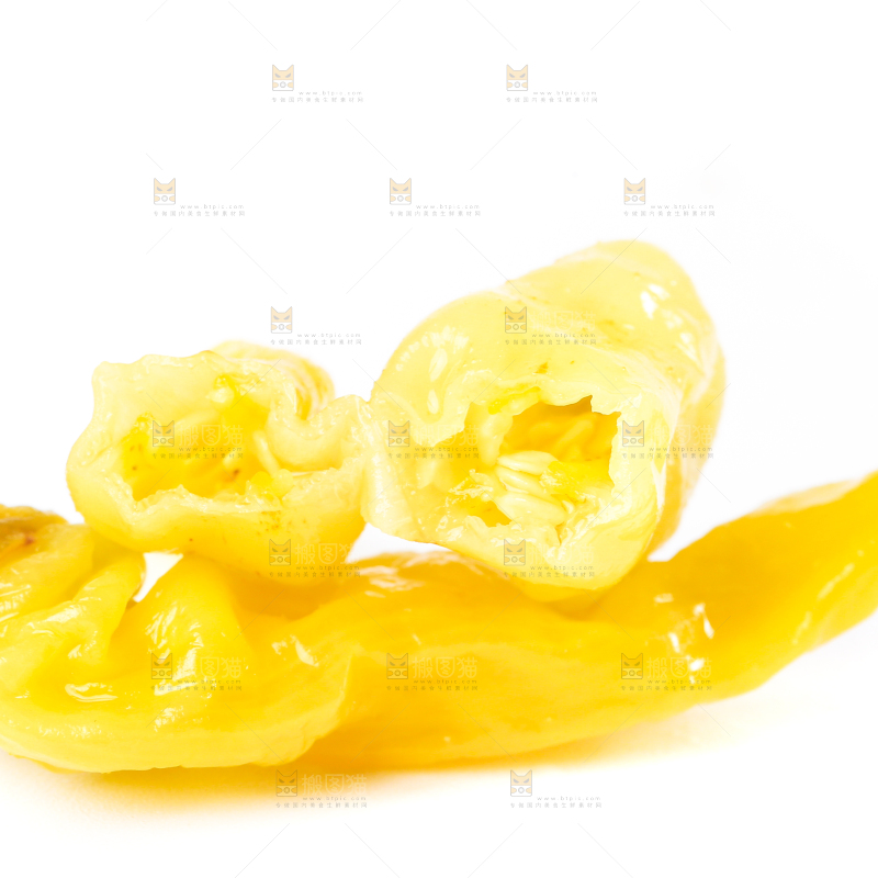 白底上的小米辣椒