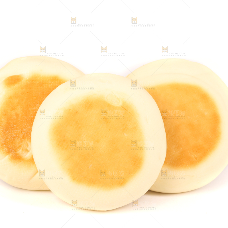 白底上放着蛋奶饼