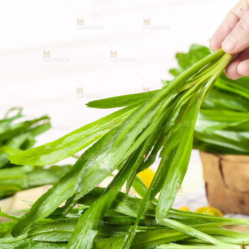 手拿云南大香菜