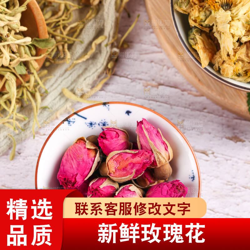木底上的干玫瑰花
