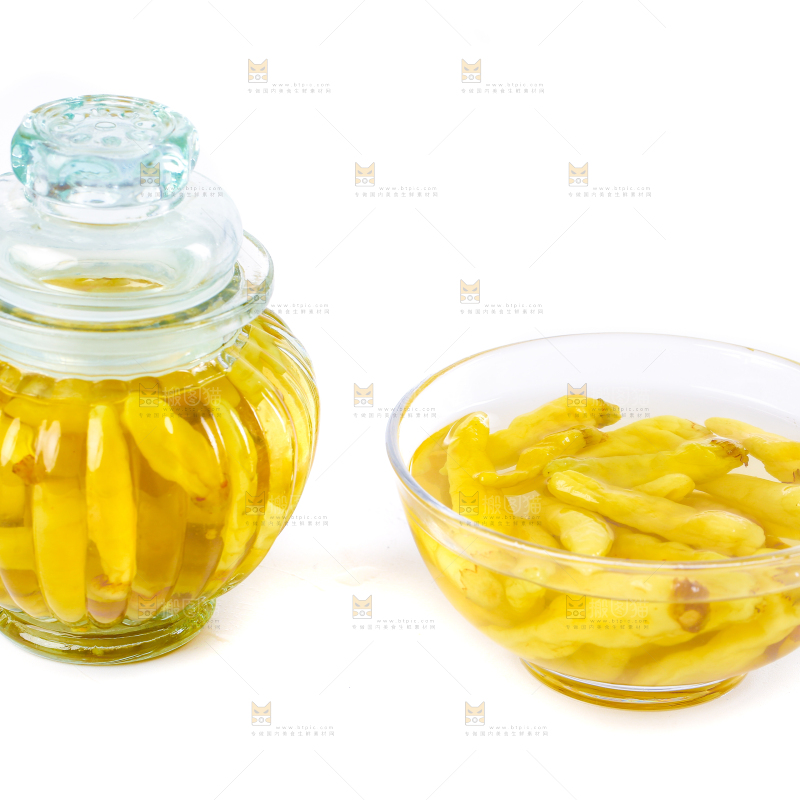 白底上的小米辣椒