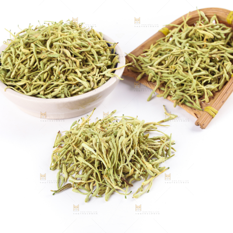 一碗干金银花放在白底上