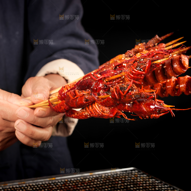 手拿烤串