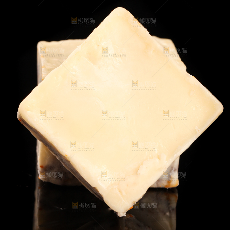 黑底上的清汤火锅料