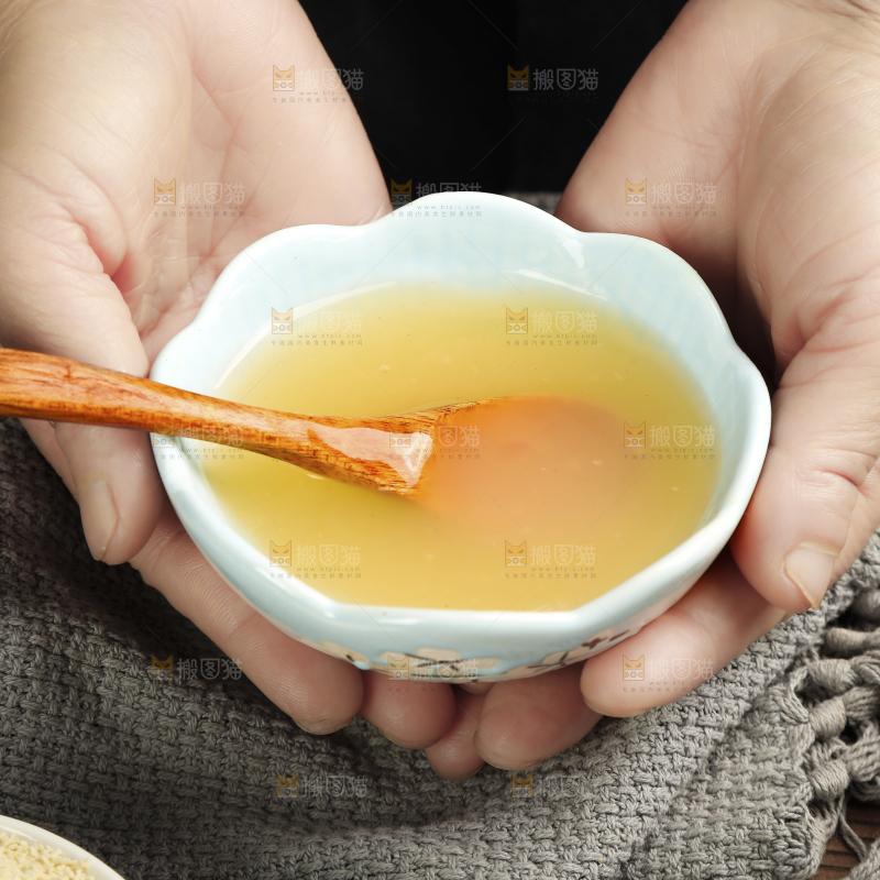 手拿一碗葛根粉