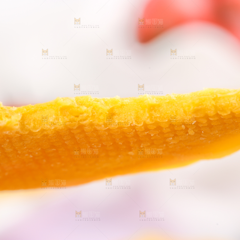 手拿芒果干