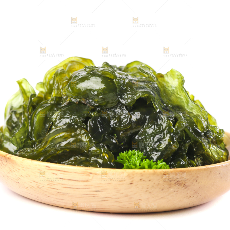 盘子里装着雷公菌