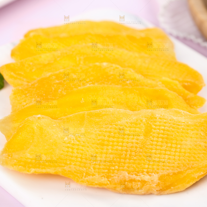 石板上的芒果干