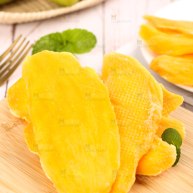 木底上的越南芒果片