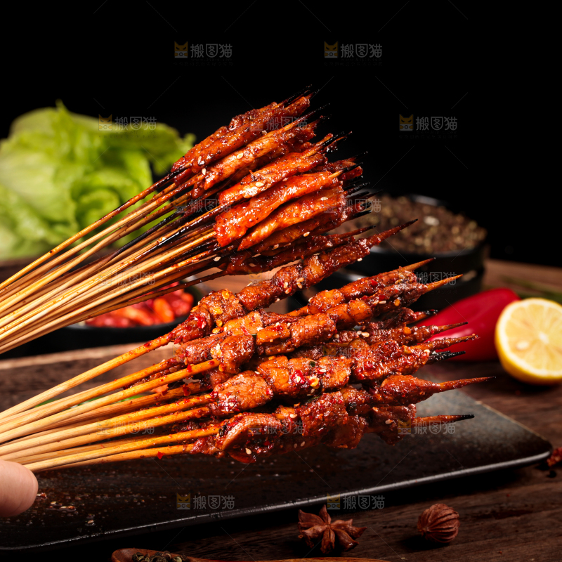 手拿烤串