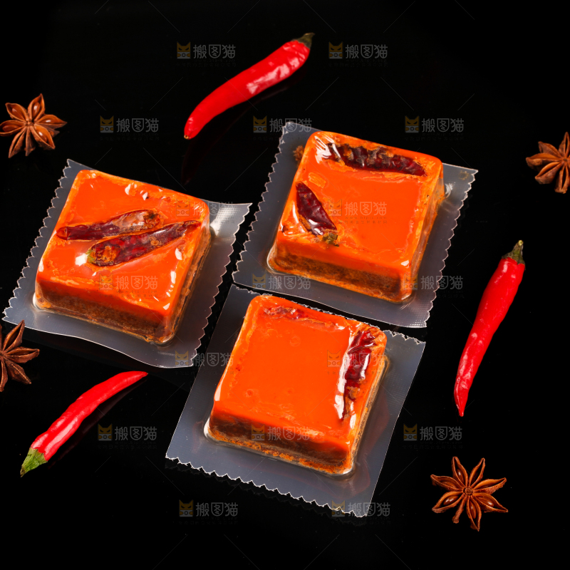 黑底上的香辣火锅料