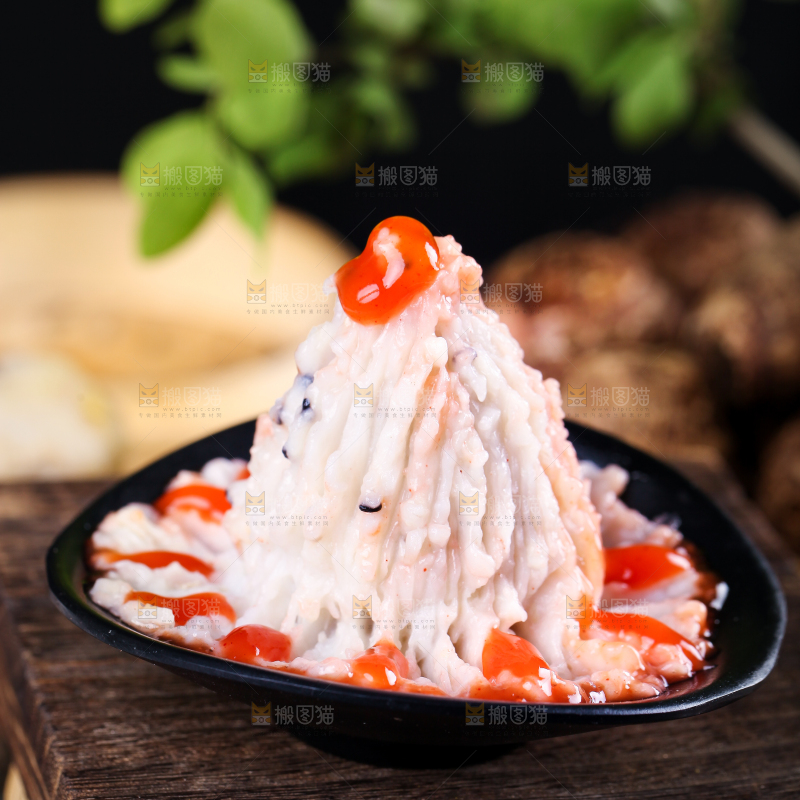 黑底上的芋泥草莓酱