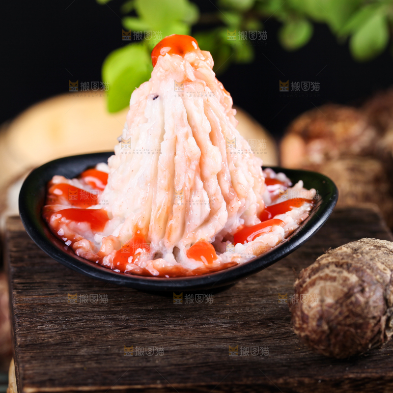 黑底上的芋泥草莓酱