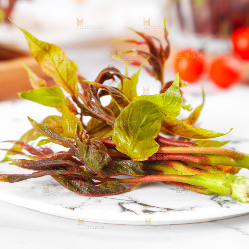 盘子里的香椿芽