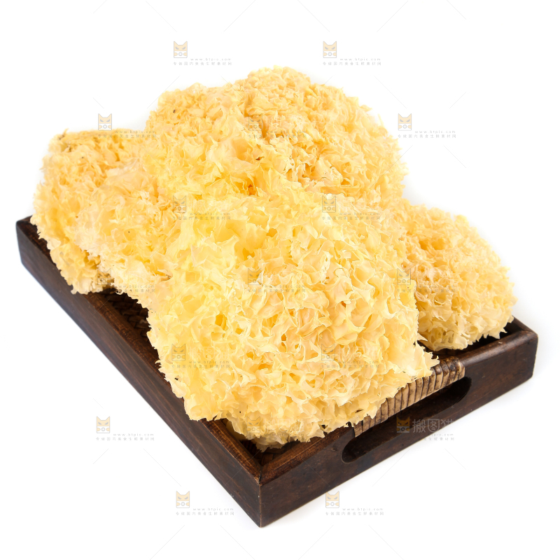 一盘古田银耳放在白底上